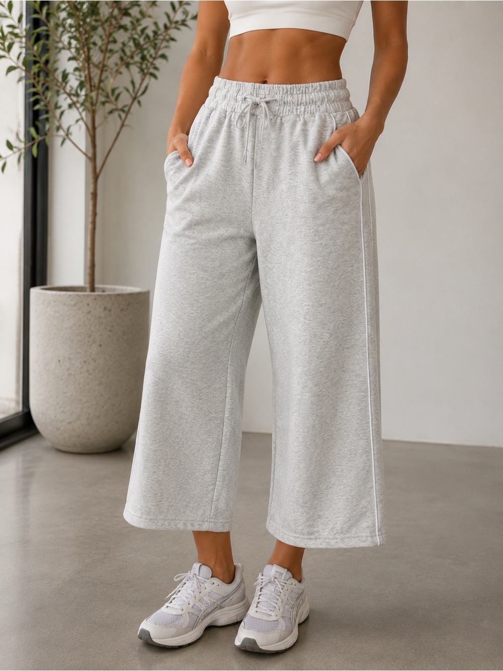 Yogalicious Scuba Lanston Wide Leg Cropped Sweatpants Size Small Gray Athleisure